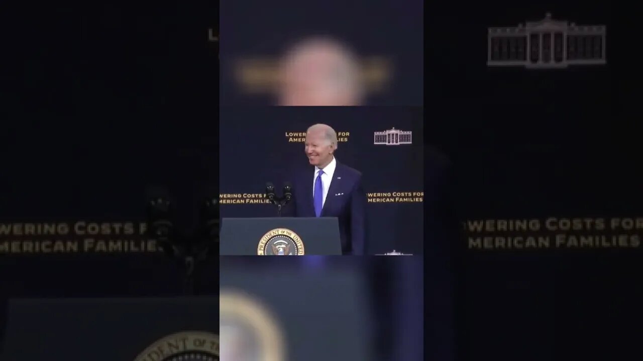 Biden gets lost on stage after his speech