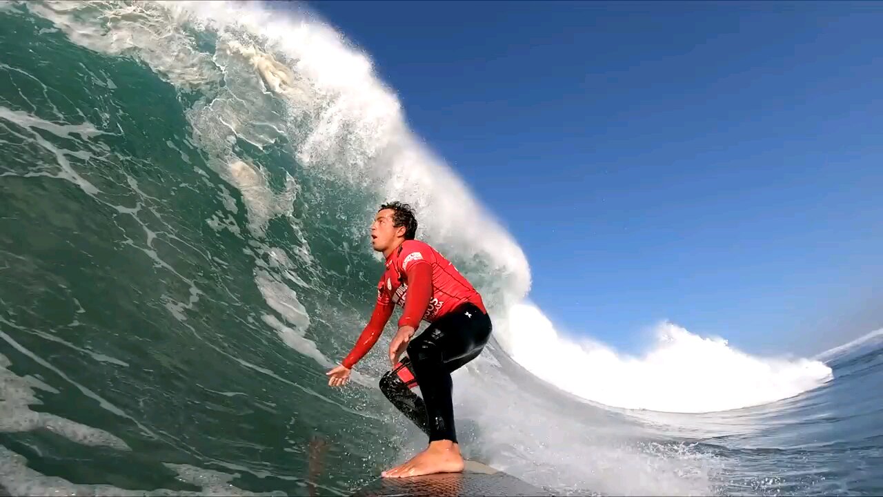 Nazaré Extrema: Desafiando Gigantes das Ondas