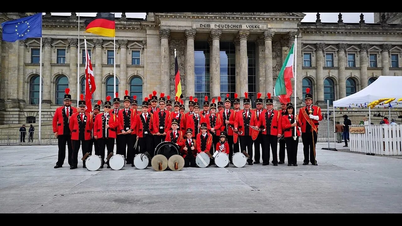 Trommler-Pfeifer und Fanfarecorps Hongen e.V Defile en Podium optreden zondag 11 sept 2022