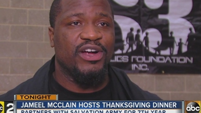 Ravens Jameel McClain hosts Thanksgiving dinner for community