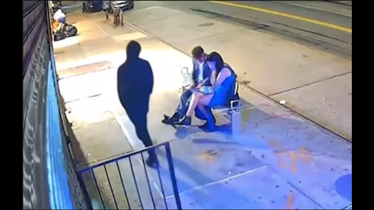 Footage of Ryan Carson being stabbed to death by feral animal on a NYC street