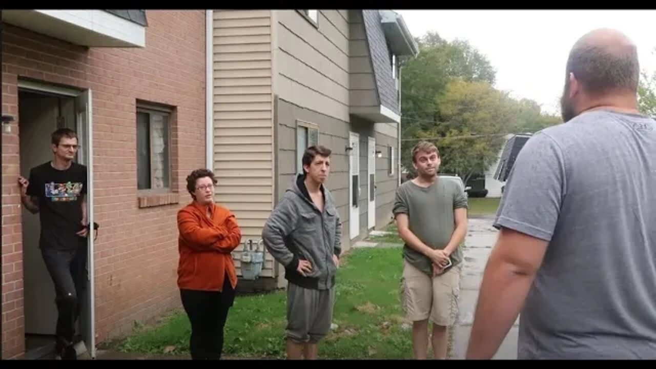 Group Of Tweakers Invite LittIe Boy Over To Their House (Mansfield Ohio)