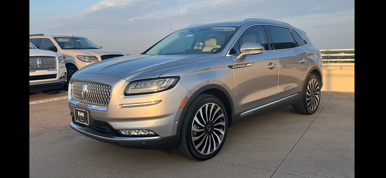 Audrey the Lincoln Lady - ‘23 Lincoln Nautilus BL Silver/Chalet