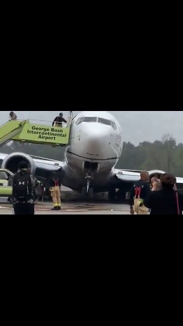 United Airlines 737 Max Loses Wheel During Takeoff Which Destroys A Car, Plane Has To Emergency Land