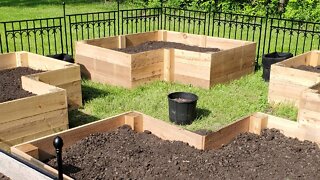 DIY Kitchen Garden Using Cedar Fence Pickets