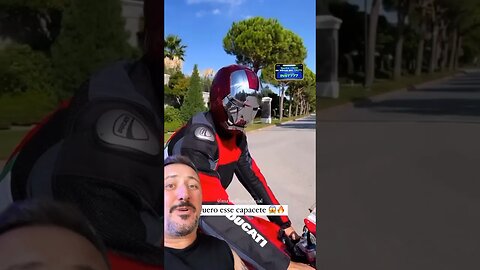 A moto é do Jaspion, mas o capacete é do homem de ferro
