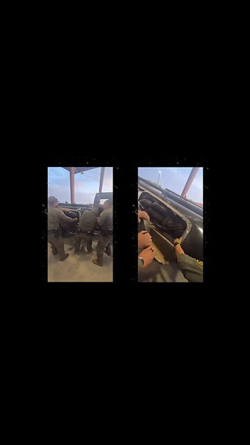 👀 Border Patrol find illegal immigrants inside of a truck.