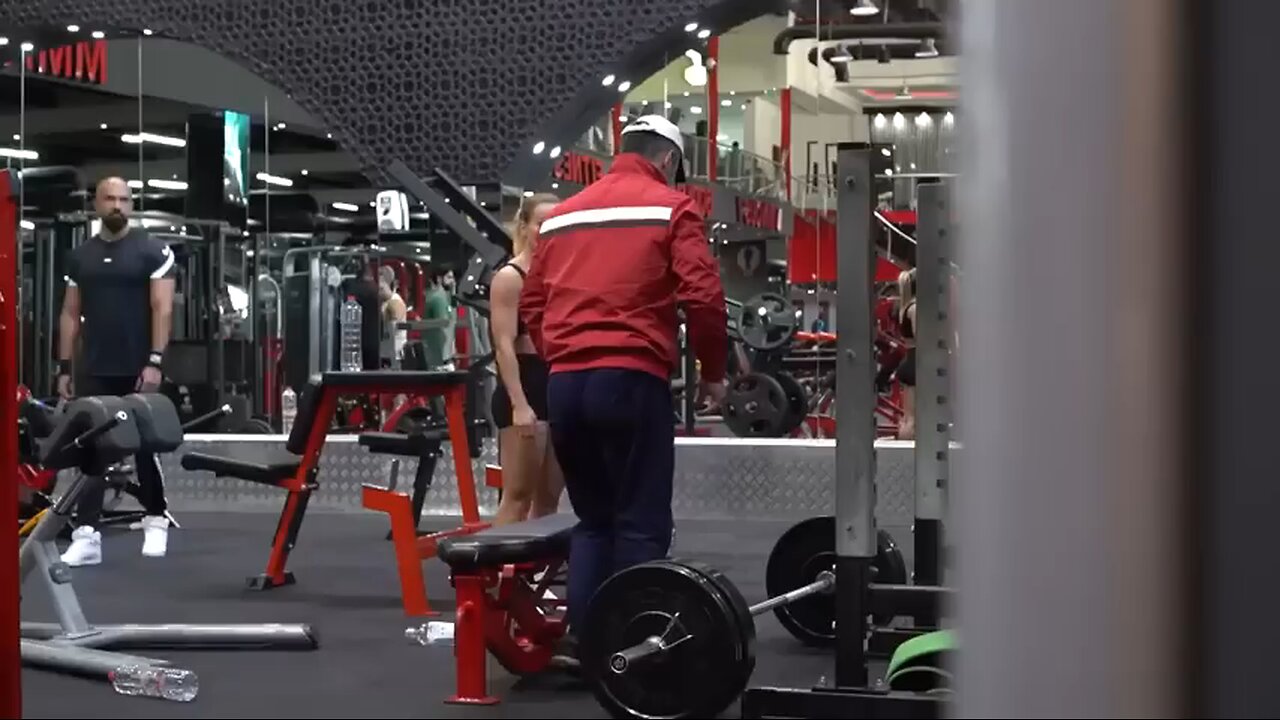 CRAZY OLD MAN pranks GIRLS in a GYM _1 _ Aesthetics in public reactions