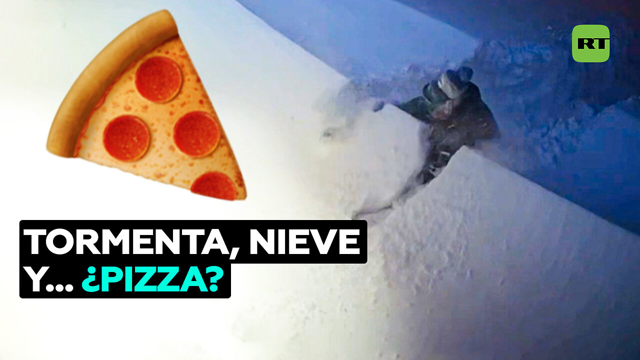 Atraviesa altos montones de nieve para comer pizza, pero el restaurante estaba cerrado