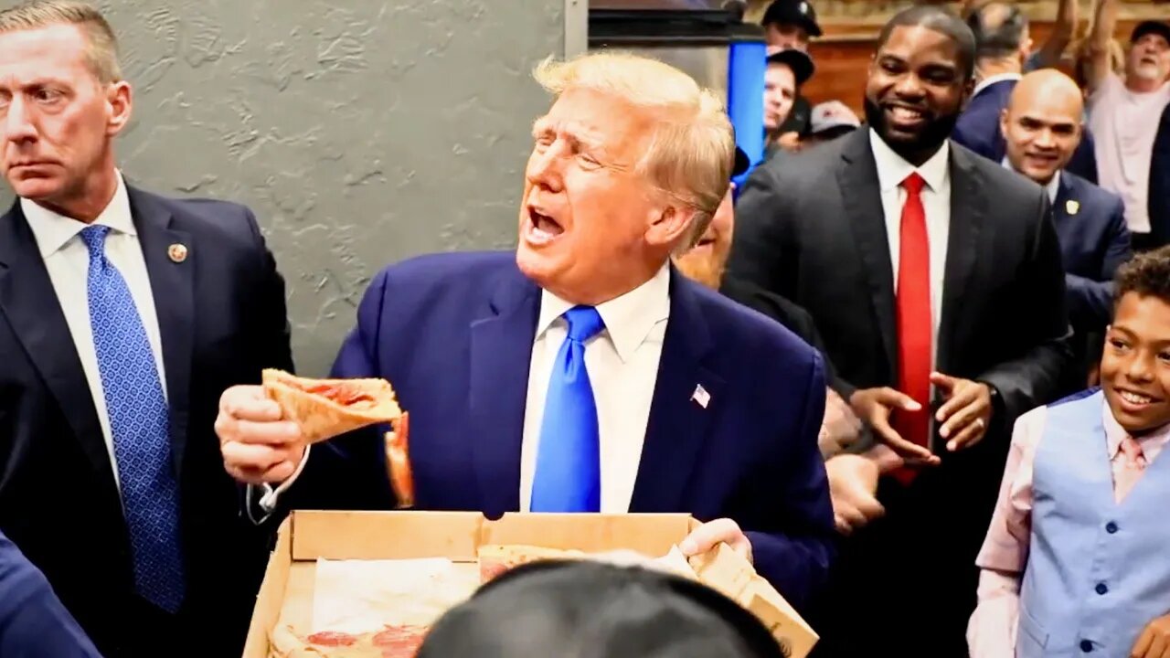 The People's President... Trump Stopped for pizza gets swarmed by supporters after Speaking Event