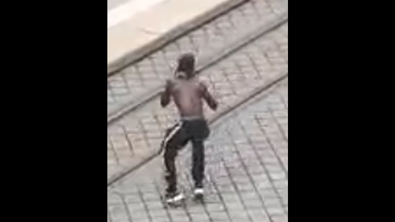 German police trying to handle migration caused problems - Black dude with a knife on the run