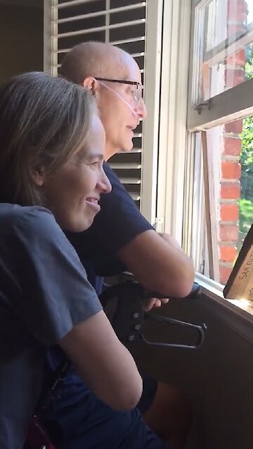 400 Students Skip Class, Show Up To Sing To Teacher Battling Cancer