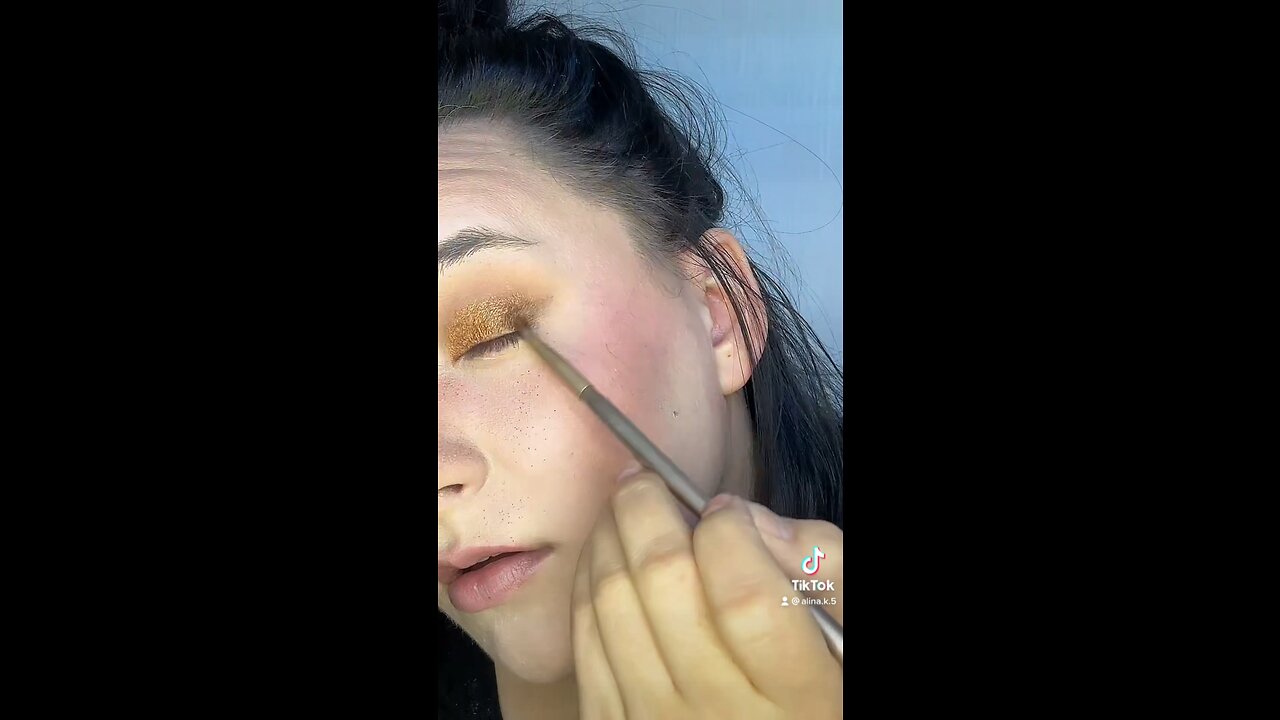 Bronze makeup