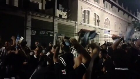 Vasco 1x0 CSA - Festa do lado de fora do Estádio após o jogo