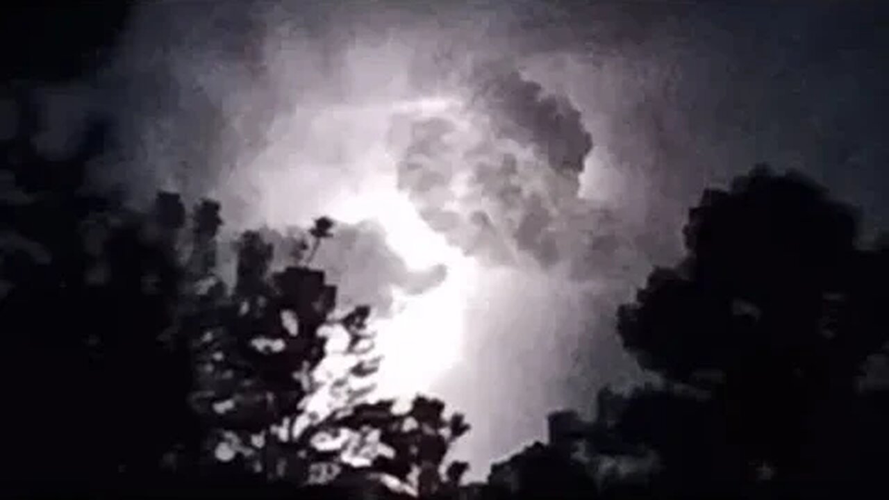 Amazing Lightning Storm ! Can you feel the energy in the air? 😉😊😁 🌩 #lightning @energiesrising1133