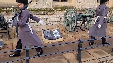Guarding the crown Jewls 22 December 2022 #toweroflondon