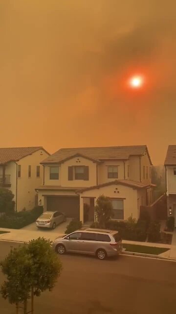 Smoke from Silverado wildfire creates red sky in Irvine, California