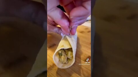 Taquitos dorados de rajás con pollo y papa | @cocinandoconfaby on IG 🤩 #shorts #taquitos