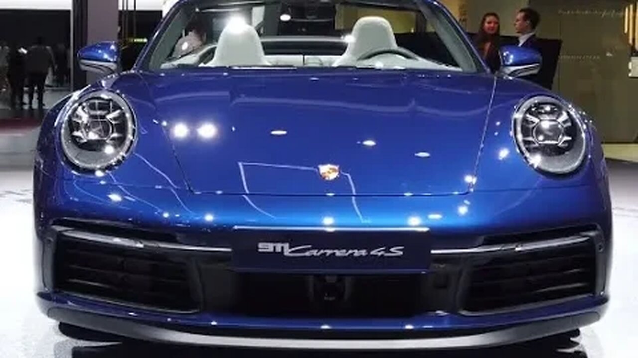 360° ROTATING Porsche 911 Carrera 4 S Convertible (992) in 4k 60p