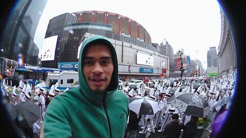 thanksgiving day parade - SNEAKO