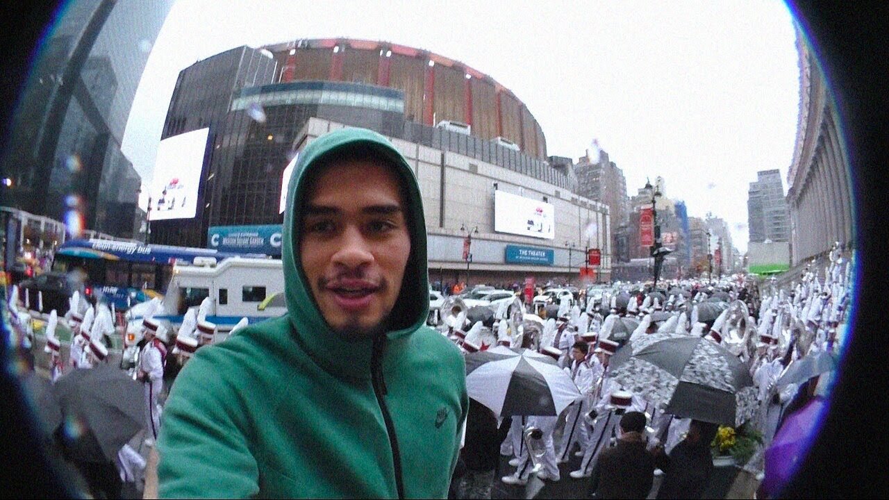thanksgiving day parade - SNEAKO