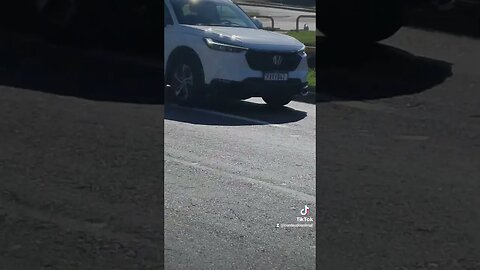 Valinhos SP totalmente abandonada ... nojento demais guard rails quebrados pela cidade toda !