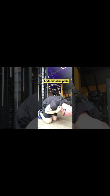 Como executar o abdominal na polia corretamente #shorts