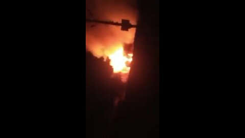 #HappeningNow Ukraine: Large serious fire near School 52 in #Kharkiv after Russian attack.