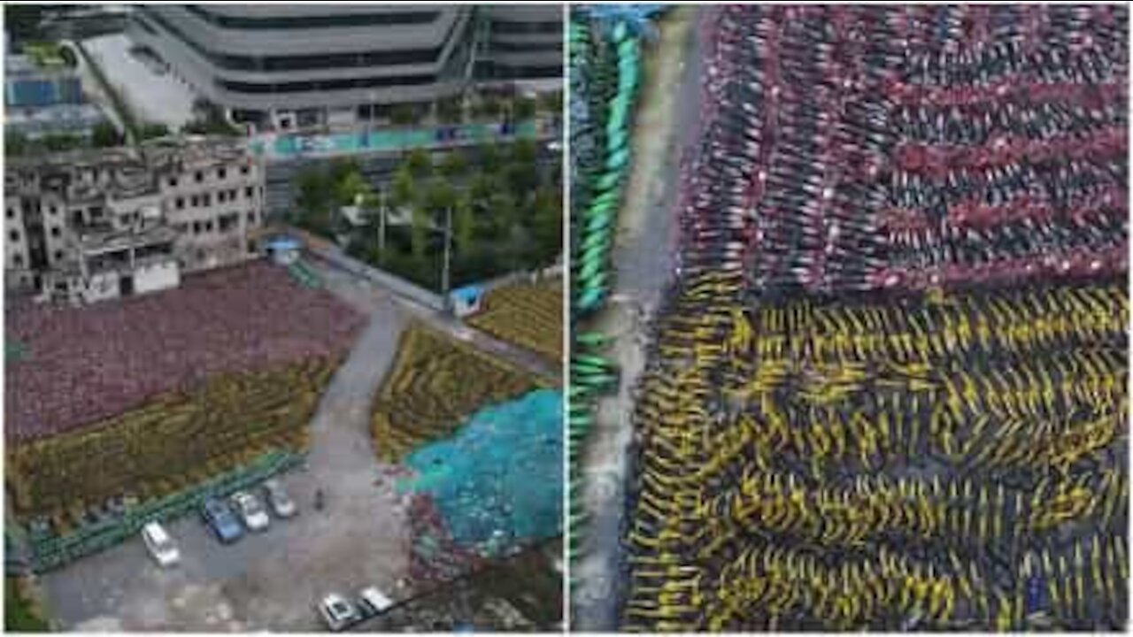 Le impressionanti immagini di un deposito di migliaia di biciclette