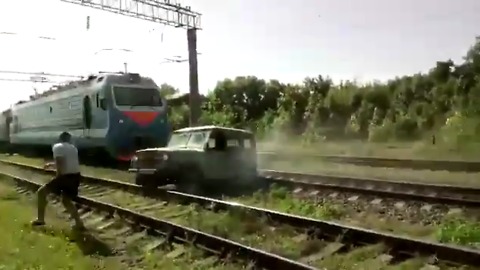 Train vs UAZ 
