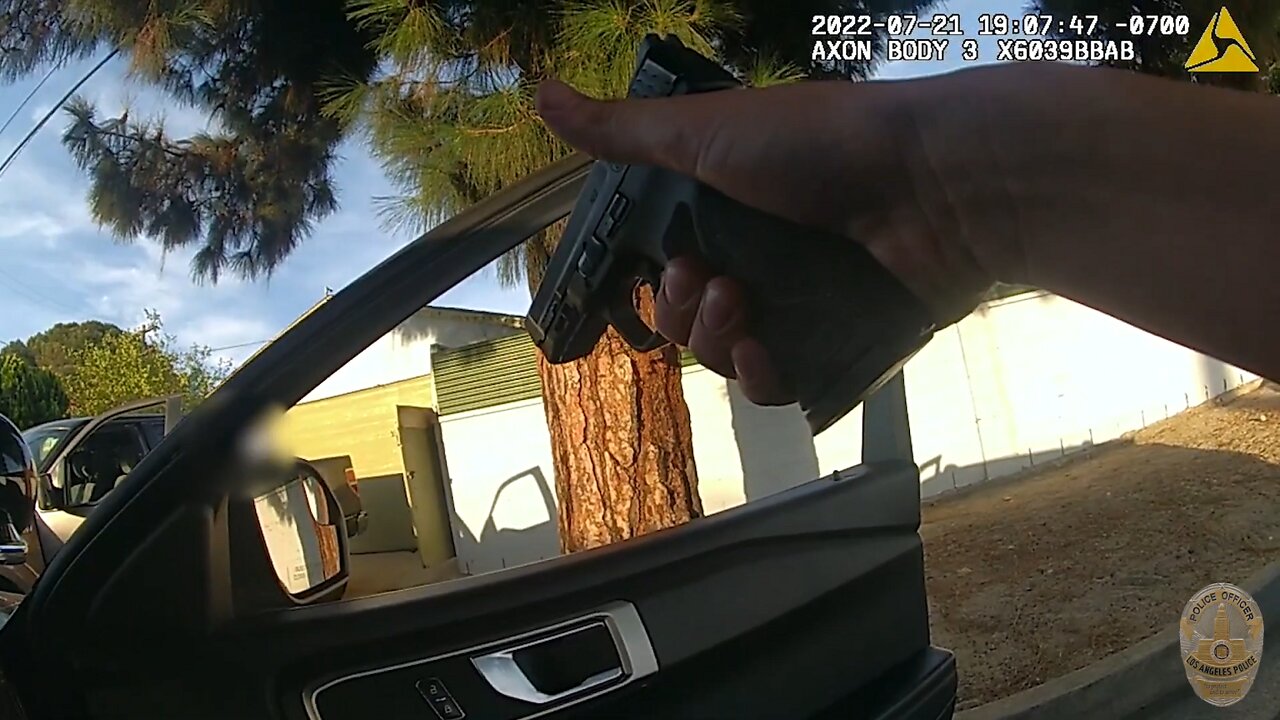 Body cam shows police shooting at Ramon Mosqueda. Dashcam + Bodycam video LAPD shoot in Los Angeles