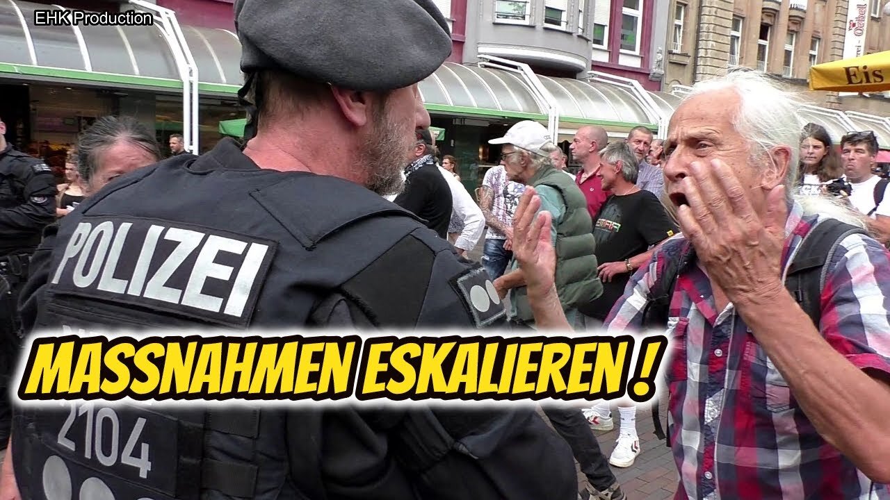 Polizeimassnahme eskaliert bei "NRW erwacht!" in Wuppertal.Gegen Rentner geht man radikal vor....