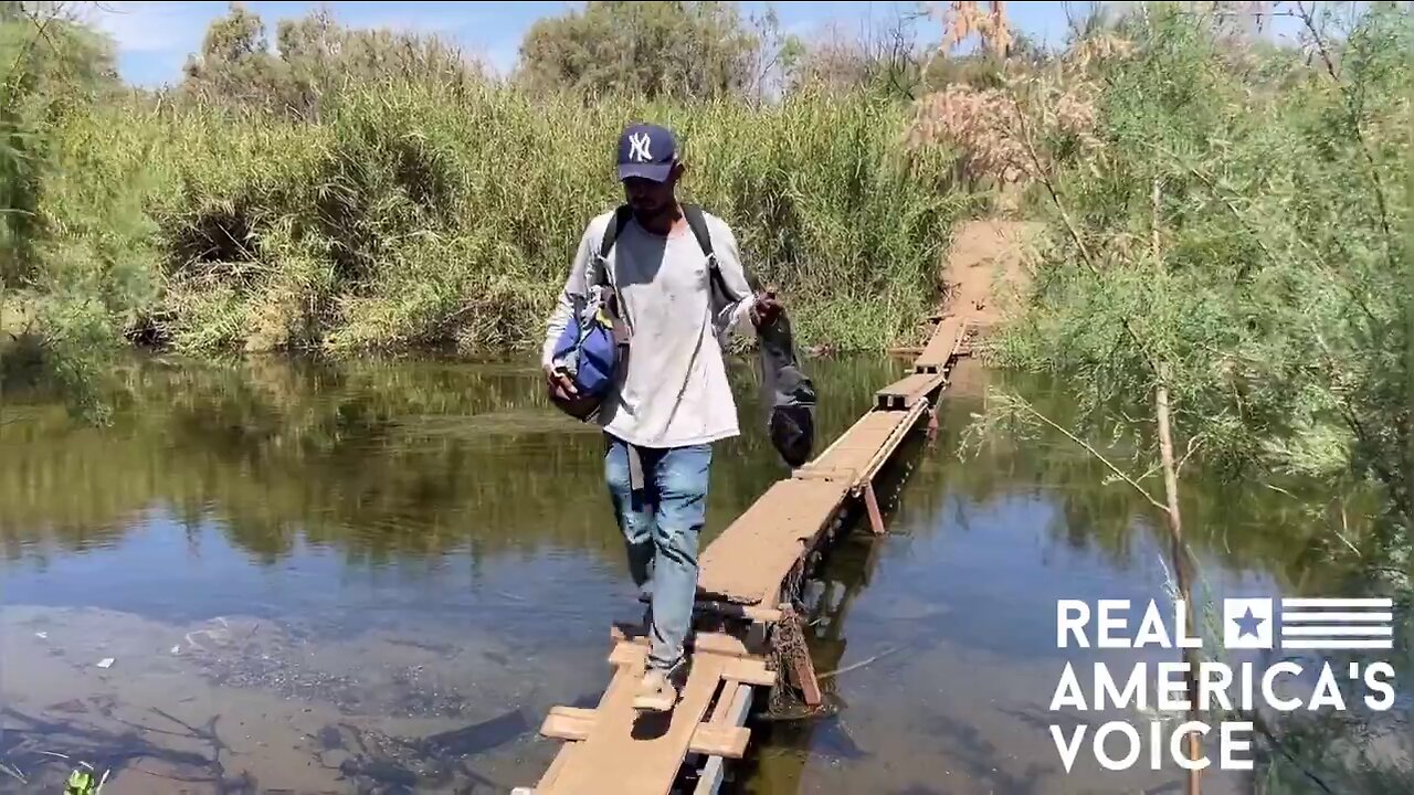 A look at a Cartel Coyote and Migrant crossing near the US border! 🚶🚶🚶🚶🚶🚶🚶🚶🚶🚶🚶🚶