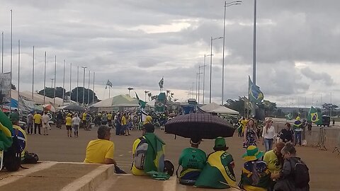 6.QG DO EXÉRCITO EM BRASÍLIA, MANIFESTANTE CANTAM 28.12.22