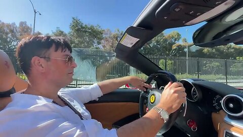 HO ACQUISTATO L`ULTIMA AUTOVETTURA DI ELON MUSK LA NUOVA TESLA A BENZINA ..