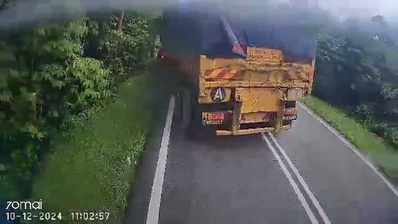 Shocking video of truck entering the gorge