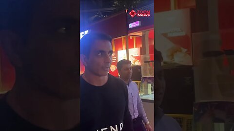 Sonu Sood CASUALLY gets selfie clicked with fans at the airport 📸✈️