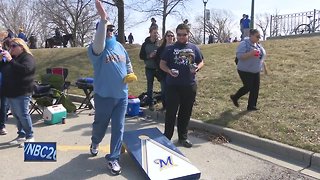 Brewers fans dye their beards to show their support