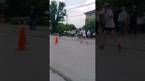 cheering runners #cheer #fyp #fypシ #viralvideo #viral #viralshort #runner #support #happy #help #fun