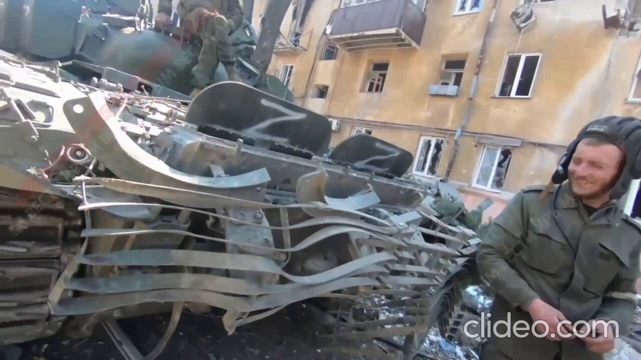 Russian APC relatively unscathed by Ukrainian anti-armor weapon