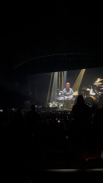 KEITH URBAN ON DRUMS