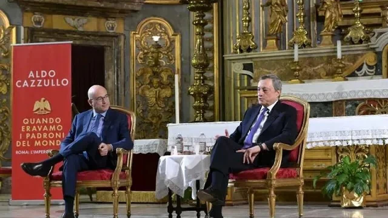 ITALIONI DRAGHI RITORNA SEDUTO COME UN PAPA DI FRONTE ALL’ALTARE DI SANT’IGNAZIO!