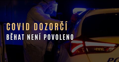 Covid dozorčí v Londýně zastavují lidí při venkovním cvičení