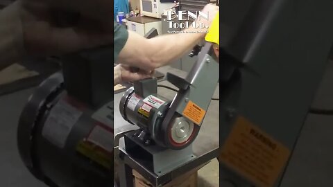 Handy adjustable belt grinder