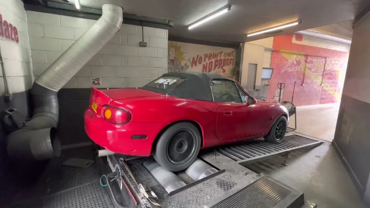 Mazda MX5 Fun on the Rolling Road