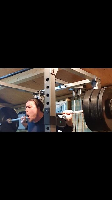 I LOVE SQUATTING! Last Set of 5x3 125 Kgs PAUSED SQUATS