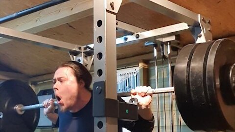 I LOVE SQUATTING! Last Set of 5x3 125 Kgs PAUSED SQUATS