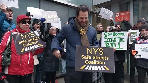 The NYS Safe Streets Coalition Rally 12/15/22 outside @GovKathyHochul nyc office hosted@OpenPlans