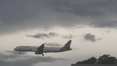 Airbus A321 PT-MXG vindo de Fortaleza para Manaus