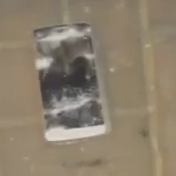 Jewish Girl Destroys Her Smartphone In Order To Find A Good Shidduch